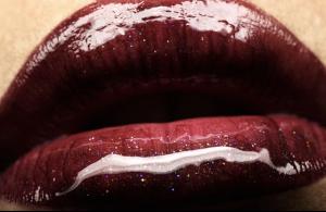 20060707162403_glossylips.jpg