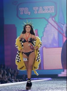 52629_Various_111507_VictoriasSecretFashionShow_062_122_707lo.JPG