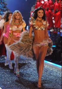 56653_Various_111507_VictoriasSecretFashionShow_153_122_679lo.JPG