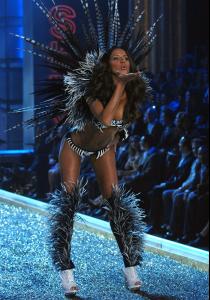 56909_Various_111507_VictoriasSecretFashionShow_172_122_1025lo.JPG