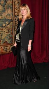 28190_celeb_city.eu_Kate_Moss_7th_On_Sale_black_tie_gala_dinner_07_123_739lo.jpg