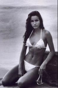 julissa_beach_bw1.jpg