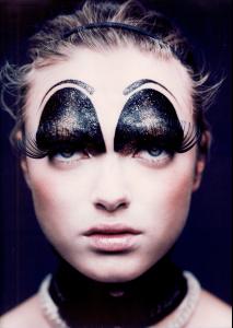 LaVieEnRose_Winter2005_06_MarcelVanDerVlugt_Masque_1.jpg