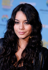 celeb-city.eu_Vanessa_Hudgens_High_School_Musical_2_DVD_premiere_11-19-2007_009.jpg