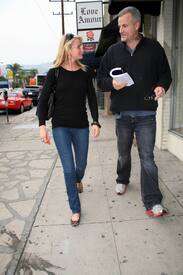 celeb-city.eu_Cameron_Diaz_in_Hollywood_03.jpg