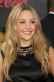 HC-BB_Amanda_Bynes_2007_American_Musice_Awards_Arrivals_05.jpg