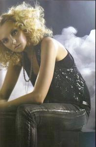 heatherVOGUEdec07_discofever.jpg