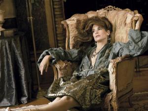sandra_VogueUSMar05_theProducer.jpg
