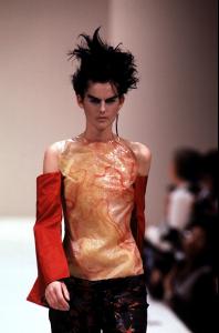 Stella_Alexander_McQueen_RTW_ss962.jpg