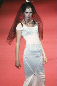 stella_dolce___gabbana_fw977.jpg