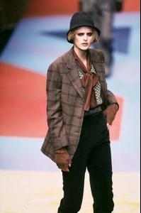stella_Moschino_fw97.jpg