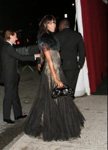 Naomi_Campbell_Black_tie_01.jpg