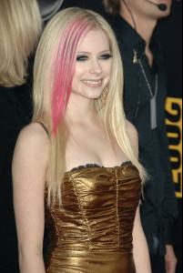Avril_Lavigne_2007_American_Music_Awards_Arrivals_07_123_785lo.jpg