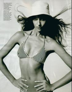 42165_Davinia_MarieClaireFR_May2006_MichelMomy_11910_123_1099lo.jpg