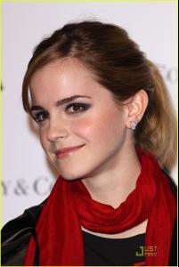 emma_watson_ice_skating_sweet_06.jpg