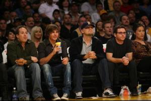 leonardo_dicaprio_lakers_game_6thumb.jpg