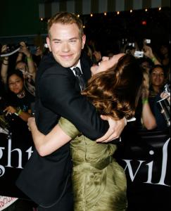 Premiere_Summit_Entertainment_Twilight_Arrivals_kaHuRI5nYeGl.jpg