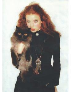 annie_beust_cosmogirl_oct_05_byKennethCapello_tfs2.jpg