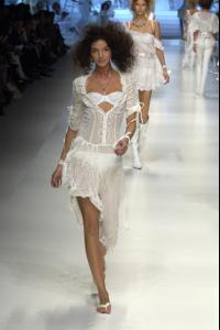 maria_D___G_Spring_2006_Ready_to_Wear.jpg