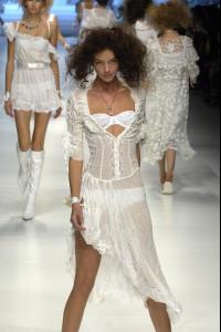 maria_D___G_Spring_2006_Ready_to_Wear2.jpg