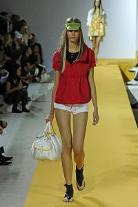 Uliana_Tikhova_Moschino_Cheap___Chic_Spring_2008.jpg