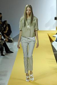 Uliana_Tikhova_Moschino_Cheap___Chic_Spring_20082.jpg