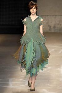 sarra_Issey_Miyake_Fall_2007.jpg