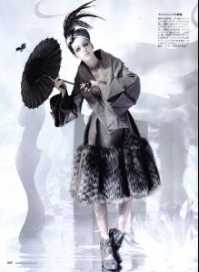 sarra_Harper__s_Bazaar_Japan_September_2007_unfoldingdrama_byTakashiMiezaki_tfs__mma4.jpg