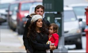 Salma_Hayek_with_Valentina_16.jpg