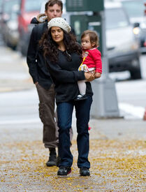 Salma_Hayek_with_Valentina_05.jpg