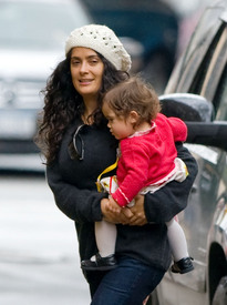 Salma_Hayek_with_Valentina_06.jpg