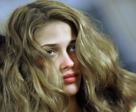 et_Fashion_Show.BACKSTAGE.Hair_And_Makeup.11_19_2009.HQ4.jpg