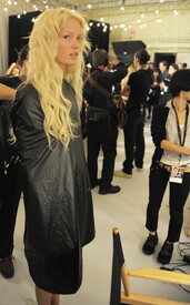 t_Fashion_Show.BACKSTAGE.Hair_And_Makeup.11_19_2009.HQ15.jpg