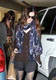 Preppie_-_Rachel_Bilson_shopping_at_J_Crew_in_The_Grove_shopping_center_in_Los_Angeles_-_Nov._18_2009_4203.jpg