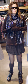 Preppie_-_Rachel_Bilson_shopping_at_J_Crew_in_The_Grove_shopping_center_in_Los_Angeles_-_Nov._18_2009_9137.jpg