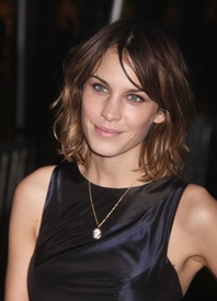 96778-alexa-chung-2009-11-19-twilight-saga-new-moo.jpg