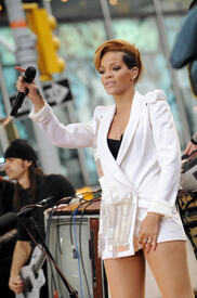 rihanna_gma_8448.jpg