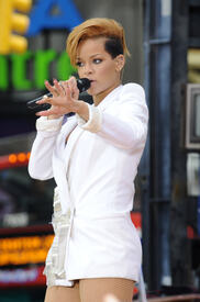 rihanna_gma_4623.jpg