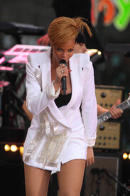 rihanna_gma_1678.jpg