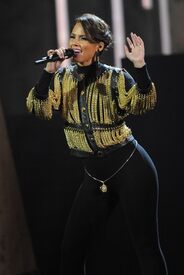 Alicia_Keys_2009_American_Music_Awards-OnStage_LA_221109_018.jpg