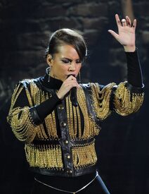 Alicia_Keys_2009_American_Music_Awards-OnStage_LA_221109_019.jpg