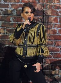 Alicia_Keys_2009_American_Music_Awards-OnStage_LA_221109_025.jpg