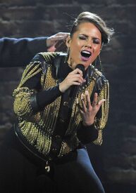 Alicia_Keys_2009_American_Music_Awards-OnStage_LA_221109_026.jpg