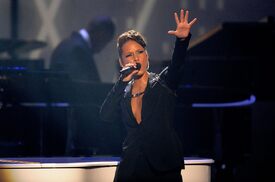 Alicia_Keys_2009_American_Music_Awards-OnStage_LA_221109_034.jpg