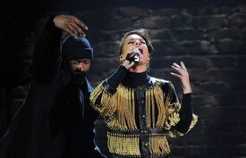 Alicia_Keys_2009_American_Music_Awards-OnStage_LA_221109_039.jpg