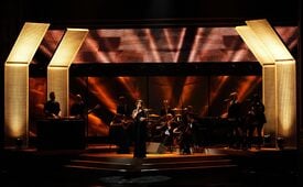 Alicia_Keys_2009_American_Music_Awards-OnStage_LA_221109_042.jpg