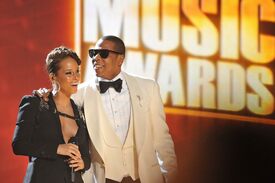 Alicia_Keys_2009_American_Music_Awards-OnStage_LA_221109_044.jpg