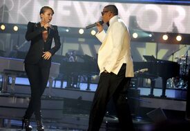 Alicia_Keys_2009_American_Music_Awards-OnStage_LA_221109_055.jpg