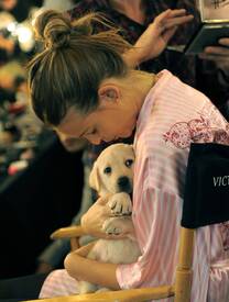 VS_Angels_Hair_9_makeup_preparations_for_the_2009_VS_Fashion_Show_NYC_191109_085.jpg