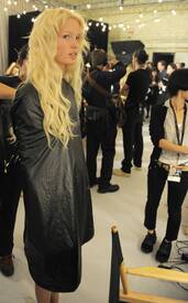 VS_Angels_Hair_7_makeup_preparations_for_the_2009_VS_Fashion_Show_NYC_191109_088.jpg